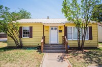 2401 31st St in Lubbock, TX - Foto de edificio - Building Photo