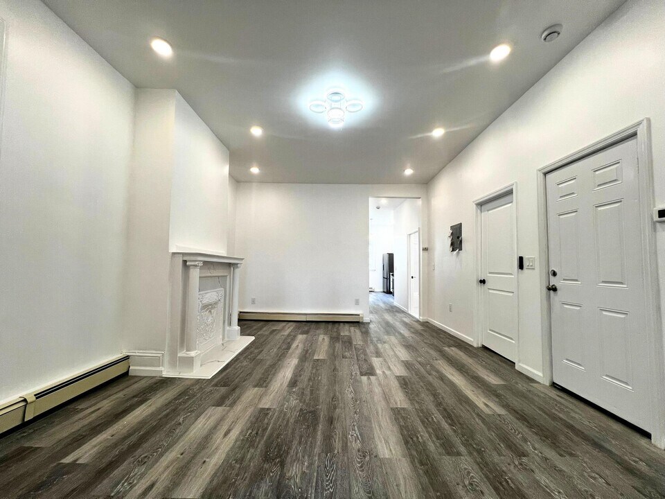 216 Central Ave in Jersey City, NJ - Building Photo