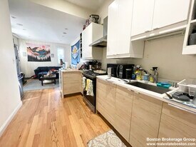 7 Grant St, Unit 1 in Boston, MA - Building Photo