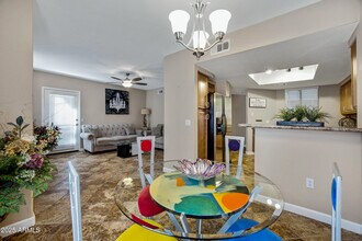 4925 E Desert Cove Ave in Scottsdale, AZ - Foto de edificio - Building Photo