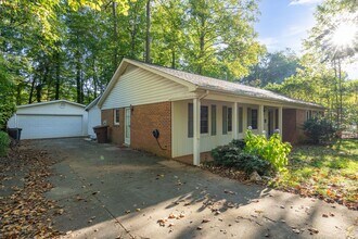 2104 Cottage Pl in Greensboro, NC - Building Photo - Building Photo
