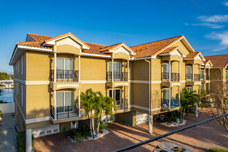 300 Capri Blvd in Treasure Island, FL - Building Photo - Building Photo