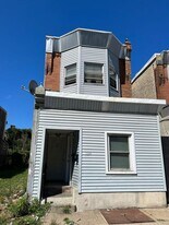124 N 52nd St in Philadelphia, PA - Building Photo