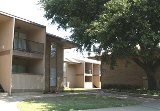 Shadow Creek Apartments in Euless, TX - Foto de edificio - Building Photo