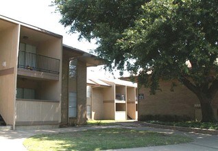 Shadow Creek Apartments in Euless, TX - Building Photo - Building Photo