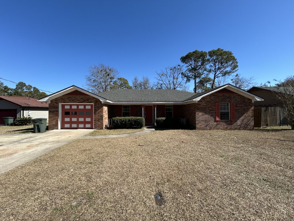 105 Briarwind Ct in Hinesville, GA - Building Photo