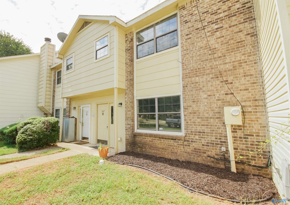 337 Autumn Ln in Madison, AL - Foto de edificio