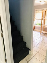 29 Hoff Ct, Unit Floor 2 in Hempstead, NY - Foto de edificio - Building Photo