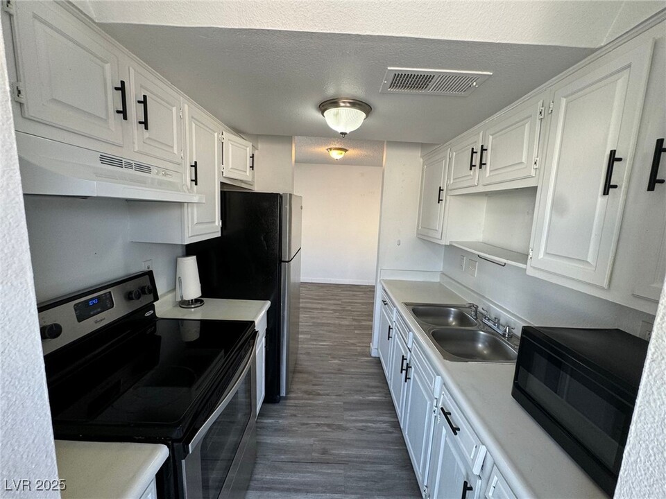 3615 Kolendo Ct in Las Vegas, NV - Foto de edificio