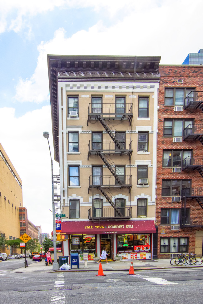 1384 York Ave in New York, NY - Building Photo - Building Photo