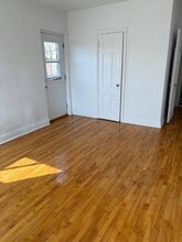 5805 Chem. de la Côte St Luc in Hampstead, QC - Building Photo - Building Photo