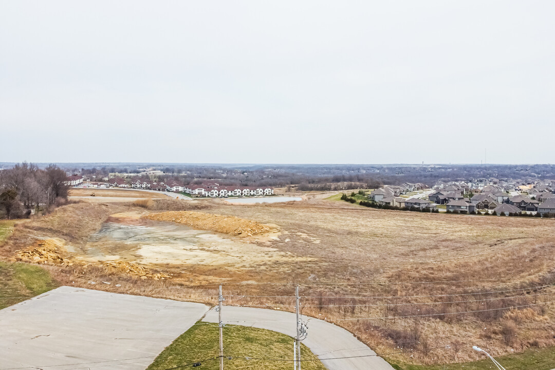 Village at View High in Lee's Summit, MO - Building Photo