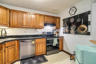 14 Flintlock Ln, Unit 1 in Merrimack, NH - Foto de edificio - Building Photo