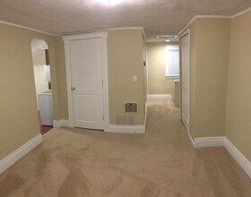 133 Curry Ave, Unit 2 in Royal Oak, MI - Foto de edificio - Building Photo