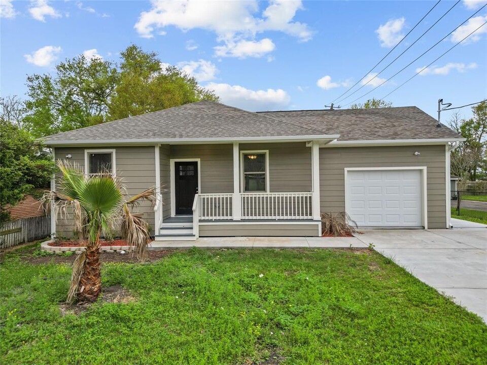 1603 Oleander in La Marque, TX - Building Photo