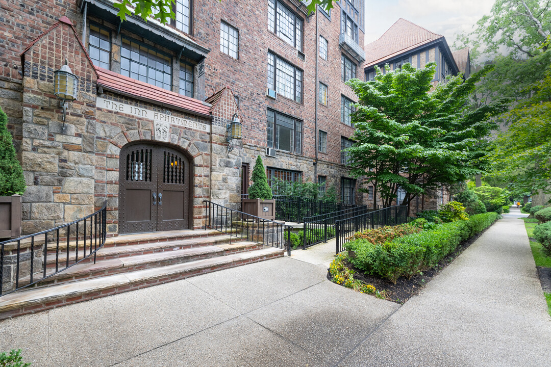 The Inn Apartments in Forest Hills, NY - Foto de edificio