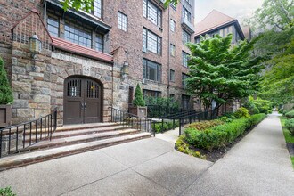 The Inn Apartments in Forest Hills, NY - Foto de edificio - Building Photo