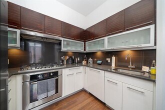 650 Montgomery St in Jersey City, NJ - Building Photo - Building Photo