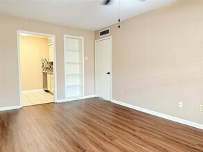 845 Augusta Dr in Houston, TX - Foto de edificio - Building Photo