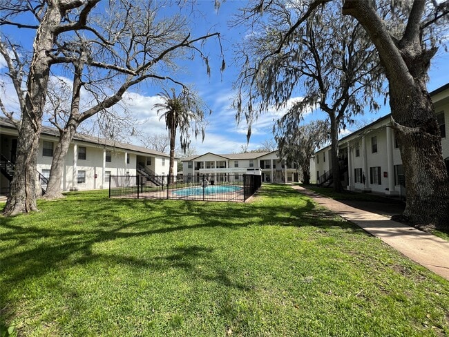 property at 500 Willow Dr