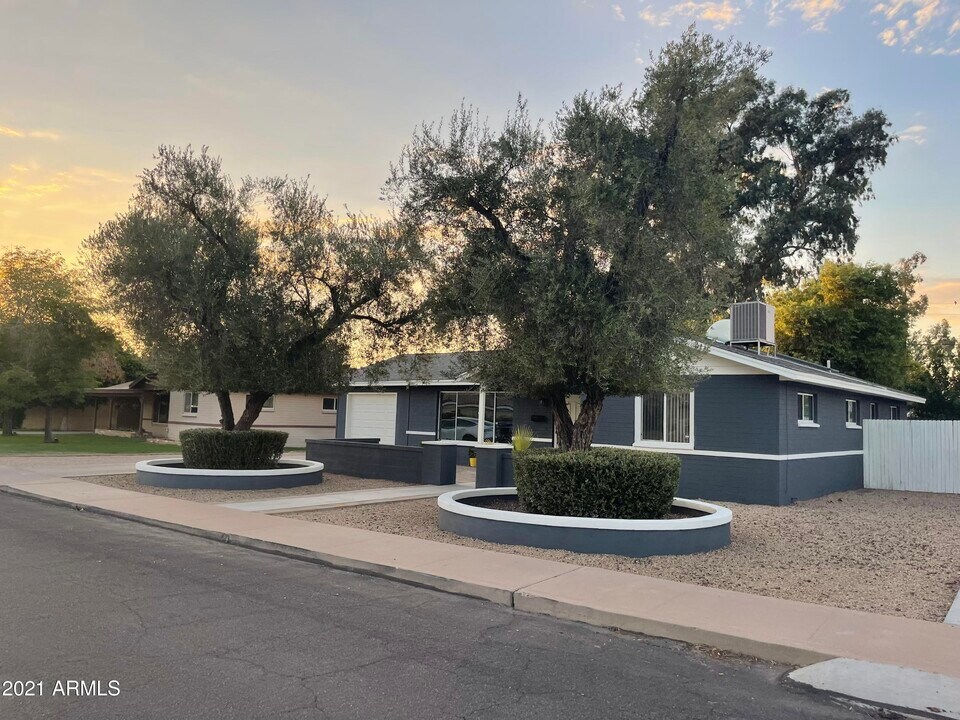 1816 E Minnezona Ave in Phoenix, AZ - Building Photo