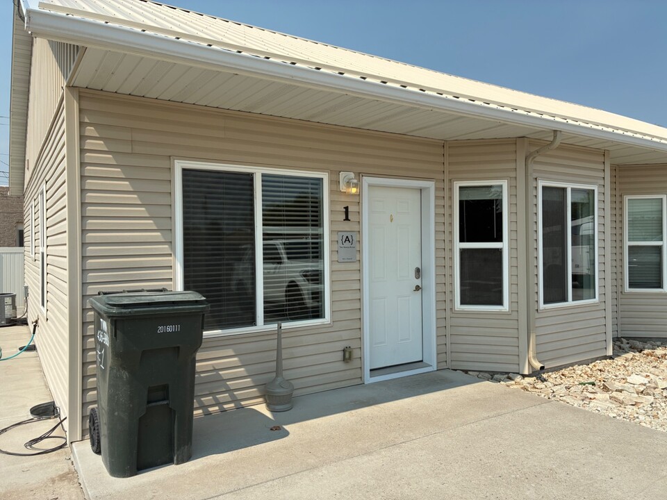 1803 J St in Heyburn, ID - Building Photo
