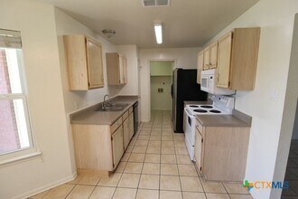 2713 Fieldstone Dr in Killeen, TX - Foto de edificio - Building Photo