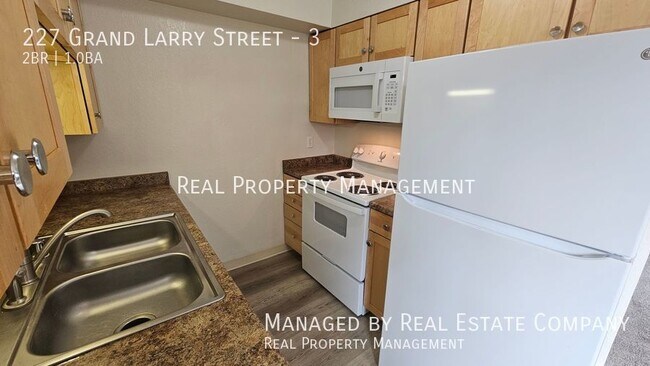 227 Grand Larry St, Unit 3 in Anchorage, AK - Building Photo - Building Photo