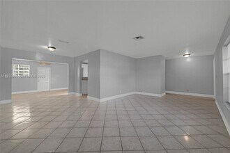 2641 NW 44th Ave in Lauderhill, FL - Building Photo - Building Photo