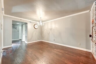 6448 Olympia Dr in Houston, TX - Building Photo - Building Photo