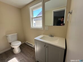 567 Howe Ave in Shelton, CT - Building Photo - Building Photo