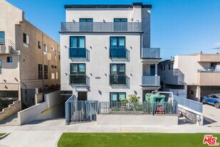 1429 S Bedford St in Los Angeles, CA - Building Photo