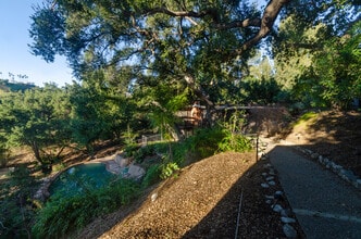 9801 Shadow Island Dr in Sunland, CA - Building Photo - Building Photo