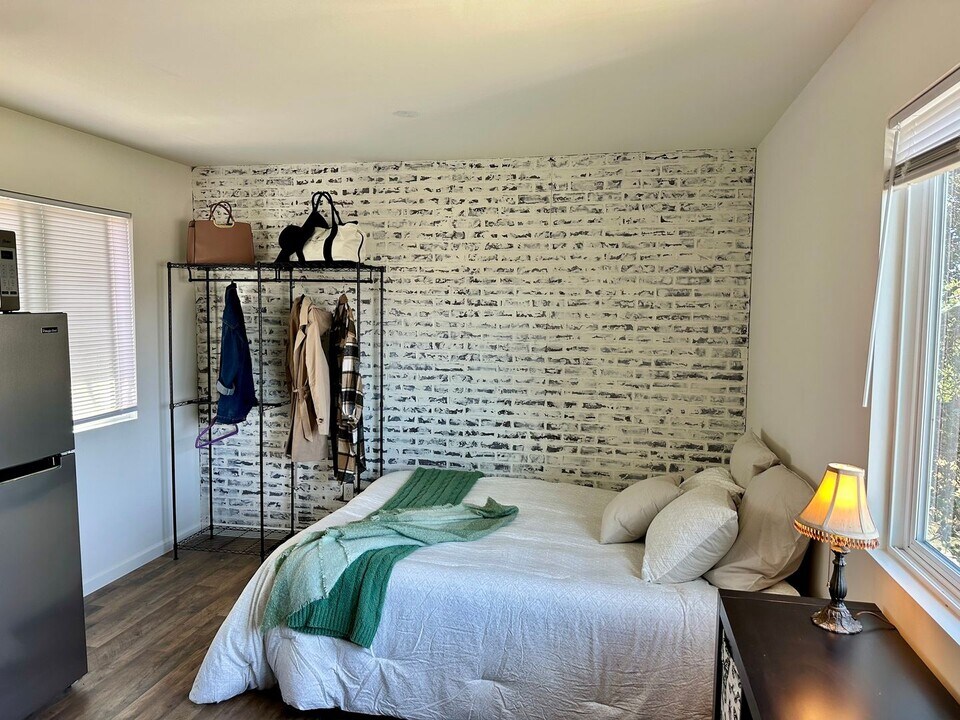700 Paula Ln in Petaluma, CA - Building Photo