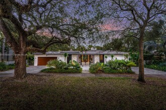 2415 San Domingo St in Coral Gables, FL - Building Photo - Building Photo