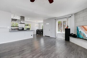 845 E 13th St, Unit Master Suite in National City, CA - Building Photo - Building Photo