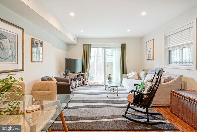 property at 1926 Bainbridge St