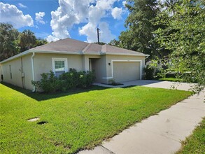 10424 Candleberry Wds Ln in Gibsonton, FL - Building Photo - Building Photo