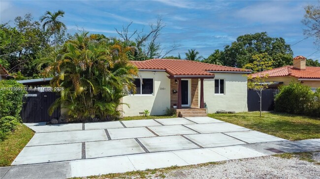 3951 SW 2nd Terrace in Coral Gables, FL - Building Photo - Building Photo