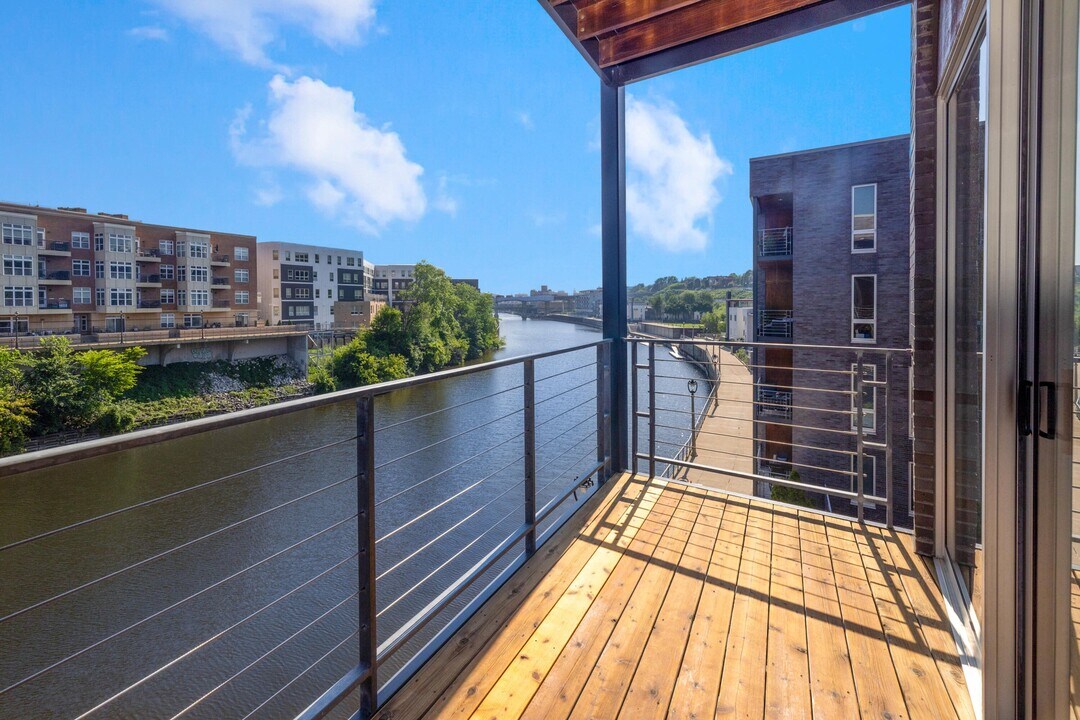 2050 N Commerce St, Unit 302 in Milwaukee, WI - Foto de edificio