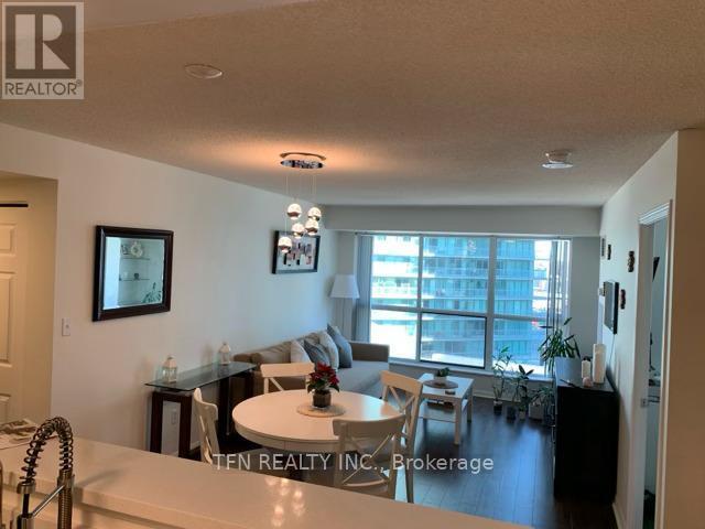 23 Lorraine Dr in Toronto, ON - Building Photo - Building Photo