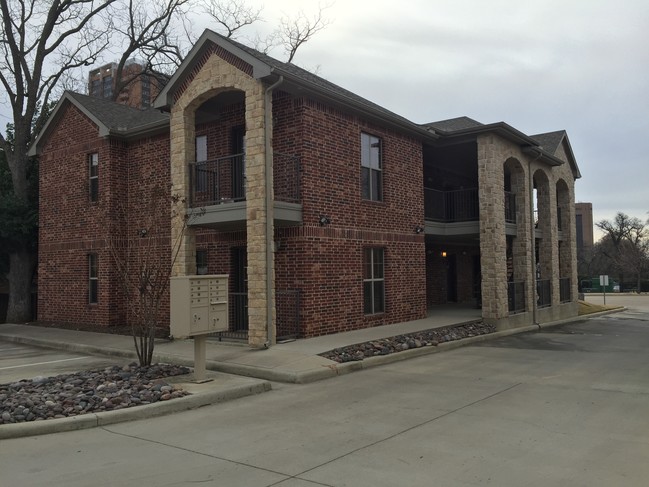 Linden Apartments in Denton, TX - Foto de edificio - Building Photo