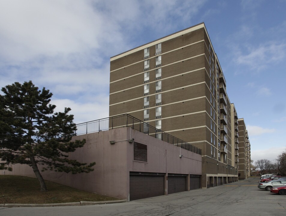 Butt Naeem in Toronto, ON - Building Photo