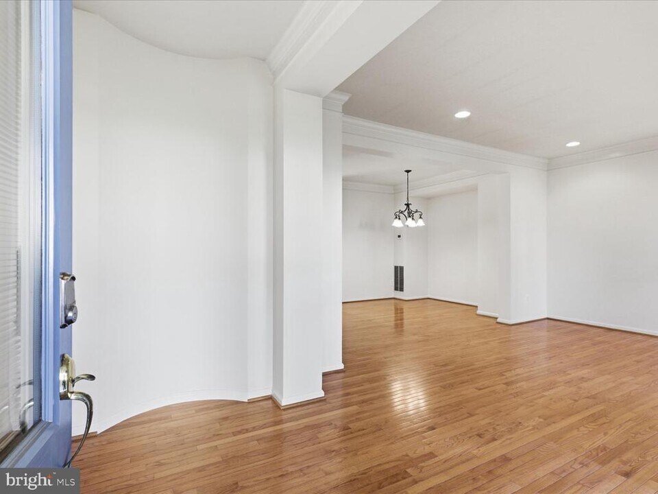 7752 Grandwind Dr in Lorton, VA - Building Photo