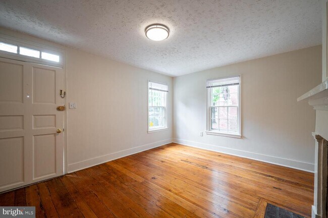 311 Duke St in Alexandria, VA - Foto de edificio - Building Photo