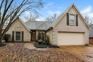 8633 Meadow Green Dr in Memphis, TN - Building Photo