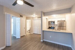 Villas on Rosemeade West in Dallas, TX - Building Photo