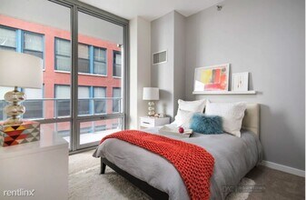 730 N Clark St in Chicago, IL - Foto de edificio - Building Photo