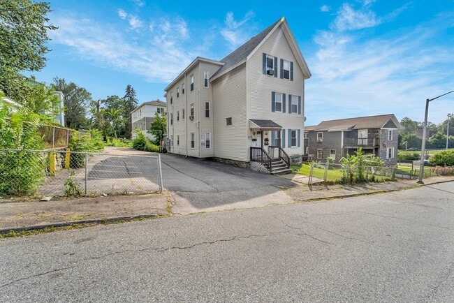 property at 8 Newport St