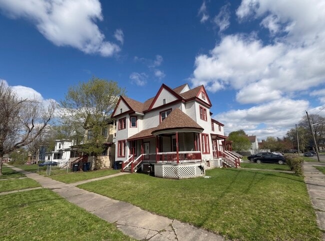 property at 121 Kellogg St